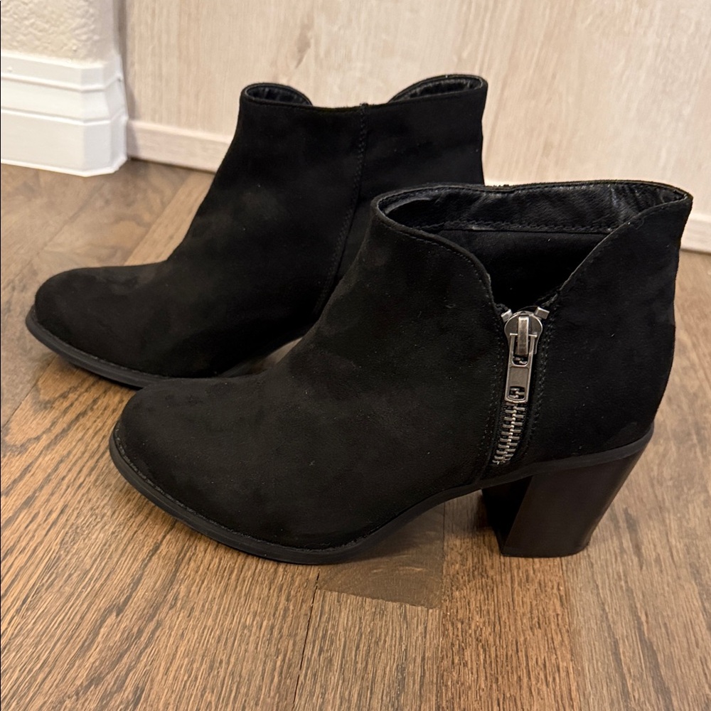 Luoika Black Suede Ankle Boots - Women’s 8W Near New